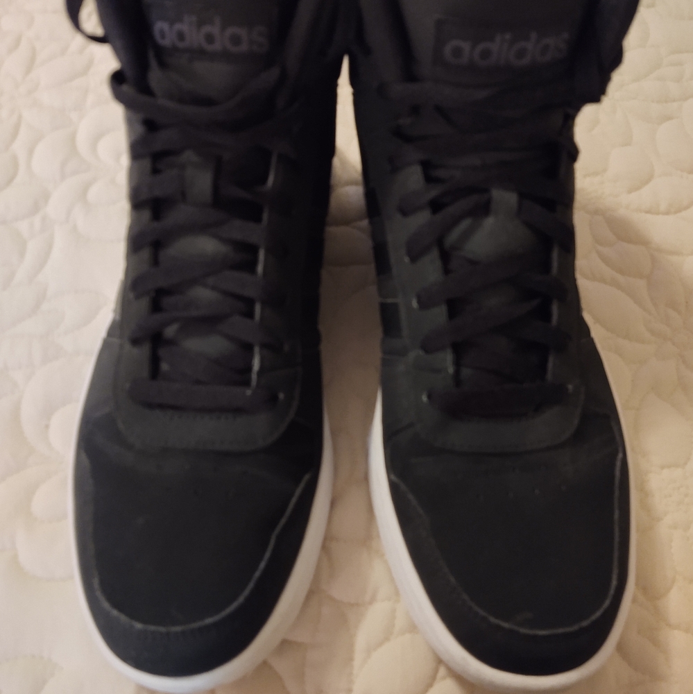 Adidas Hoops 2.0 size 11